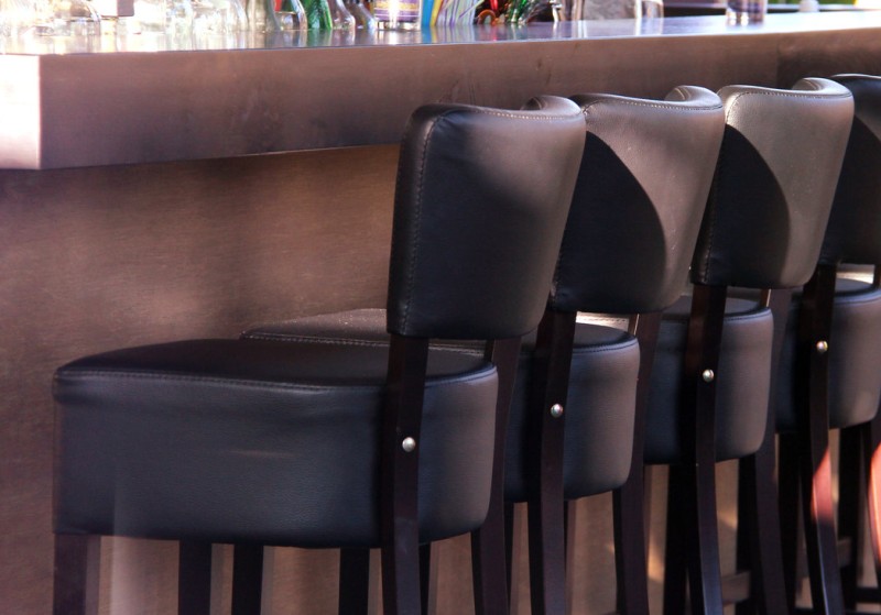 Hur väljer man rätt barstol till restaurangen